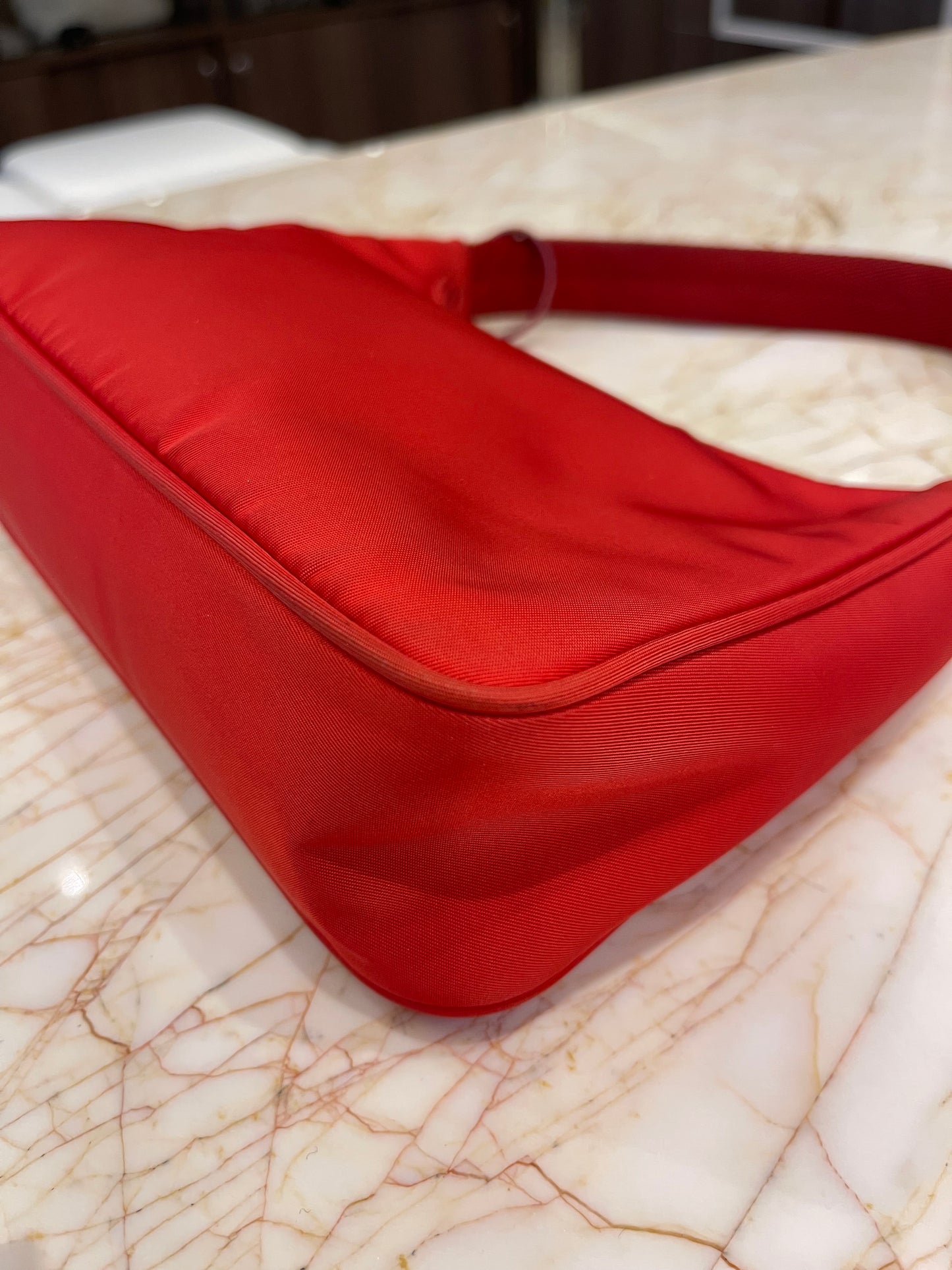 Prada Re-Edition 2000 Re-Nylon Vermelha