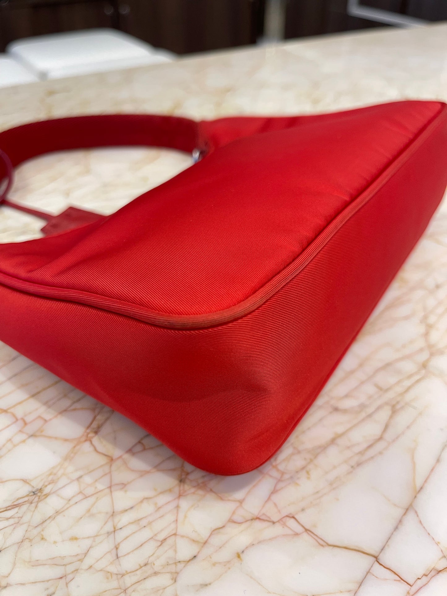 Prada Re-Edition 2000 Re-Nylon Vermelha