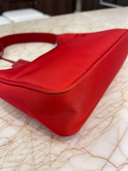 Prada Re-Edition 2000 Re-Nylon Vermelha