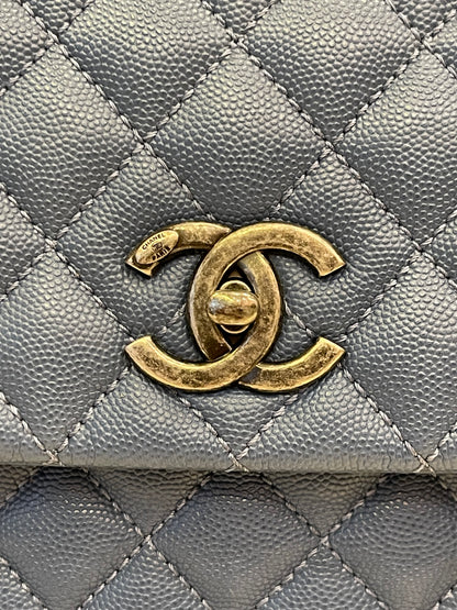 Chanel Coco Top Handle Média em Couro Caviar Azul