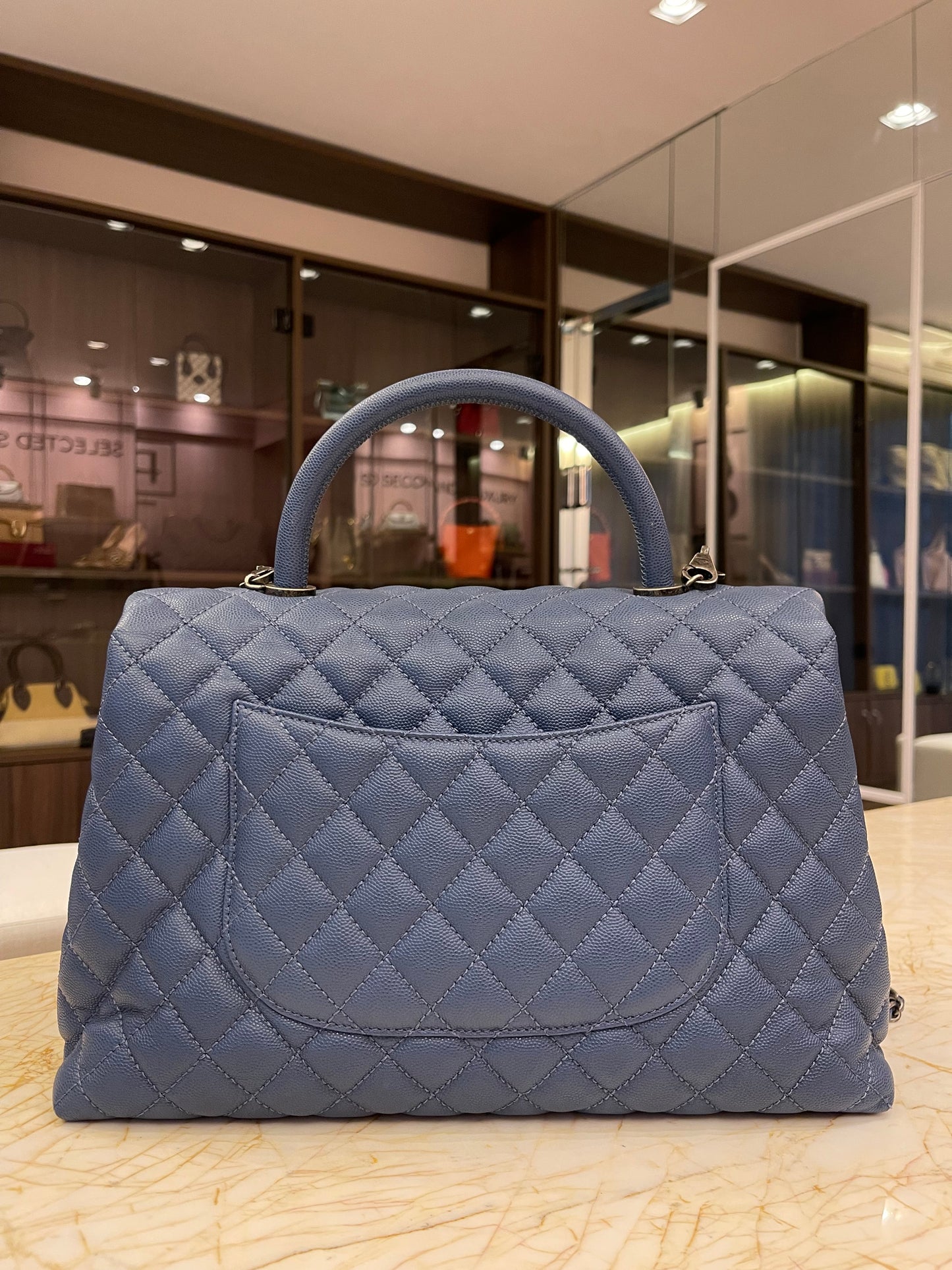 Chanel Coco Top Handle Média em Couro Caviar Azul