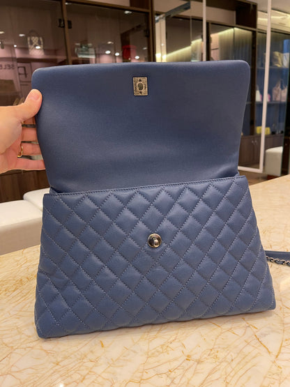 Chanel Coco Top Handle Média em Couro Caviar Azul