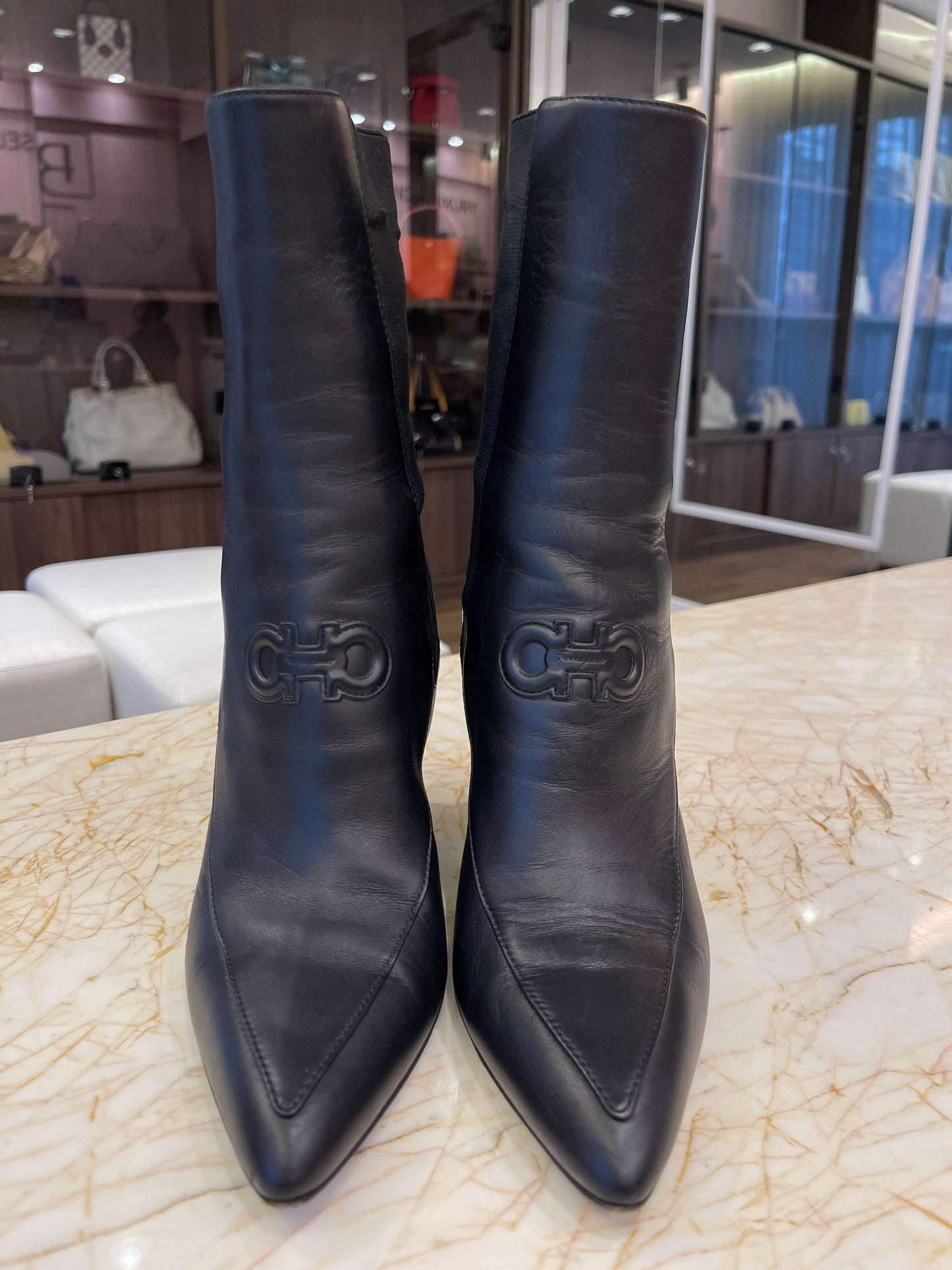 Bota Salvatore Ferragamo Marineo Couro Preto