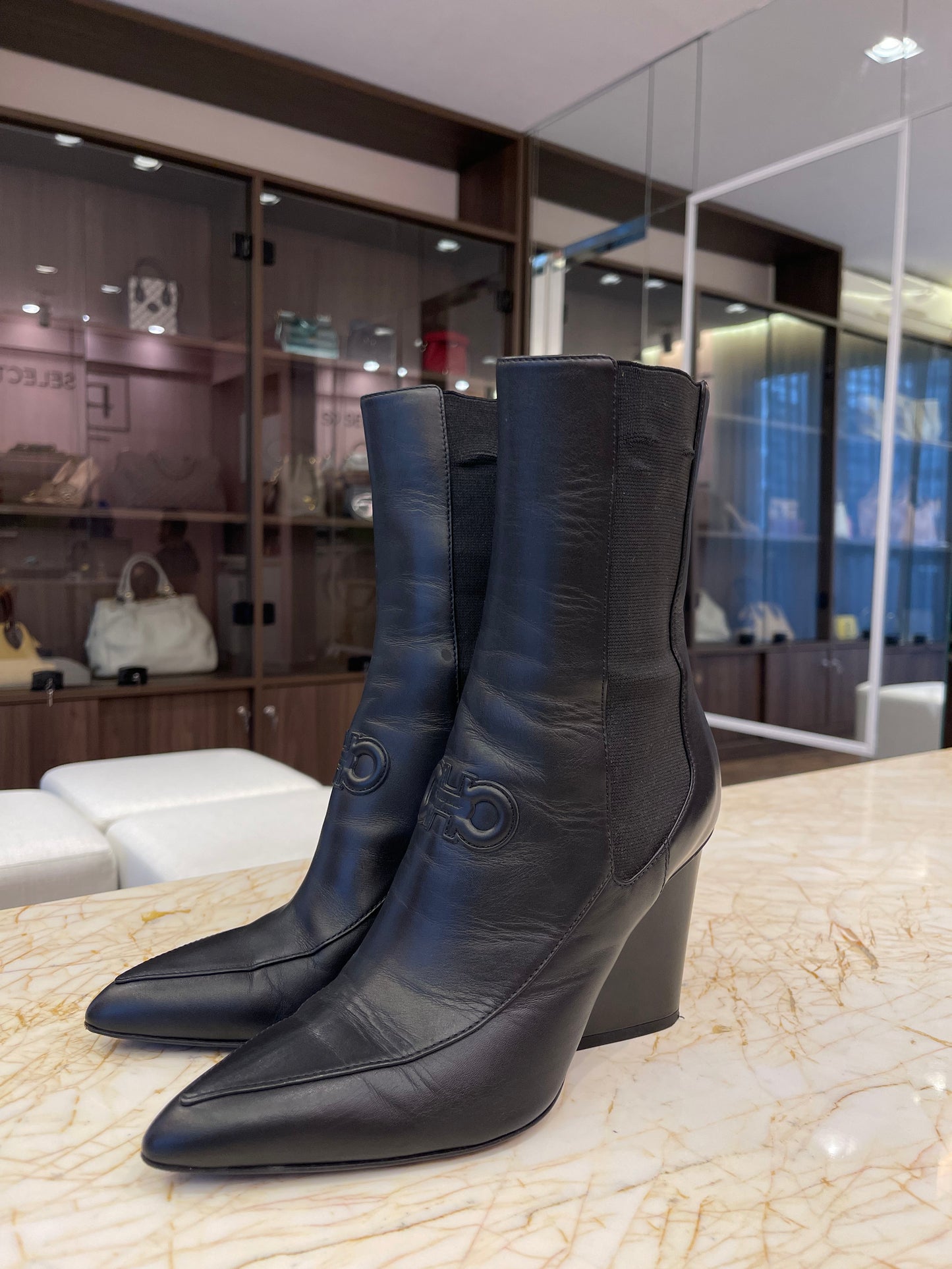 Bota Salvatore Ferragamo Marineo Couro Preto