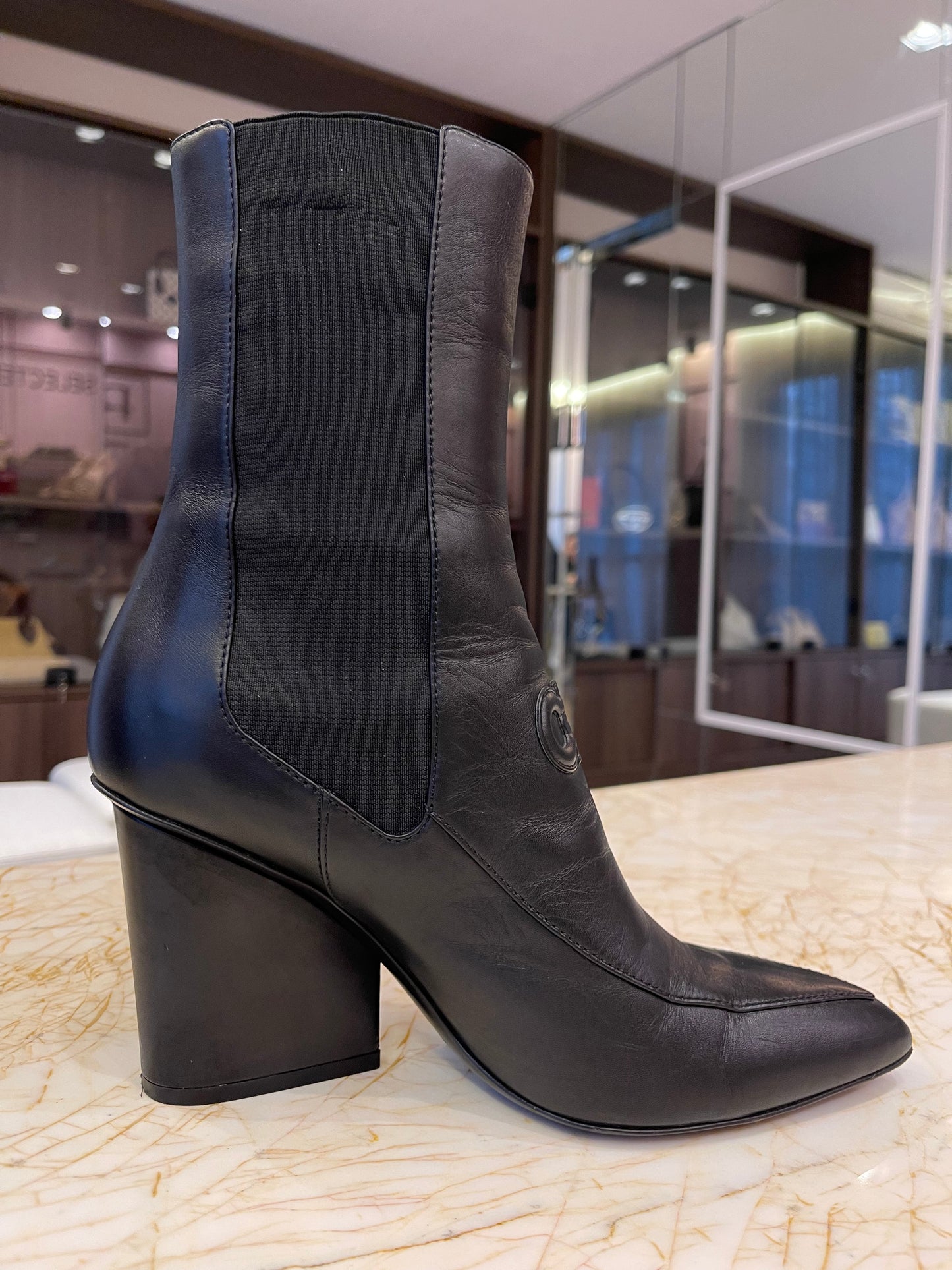 Bota Salvatore Ferragamo Marineo Couro Preto