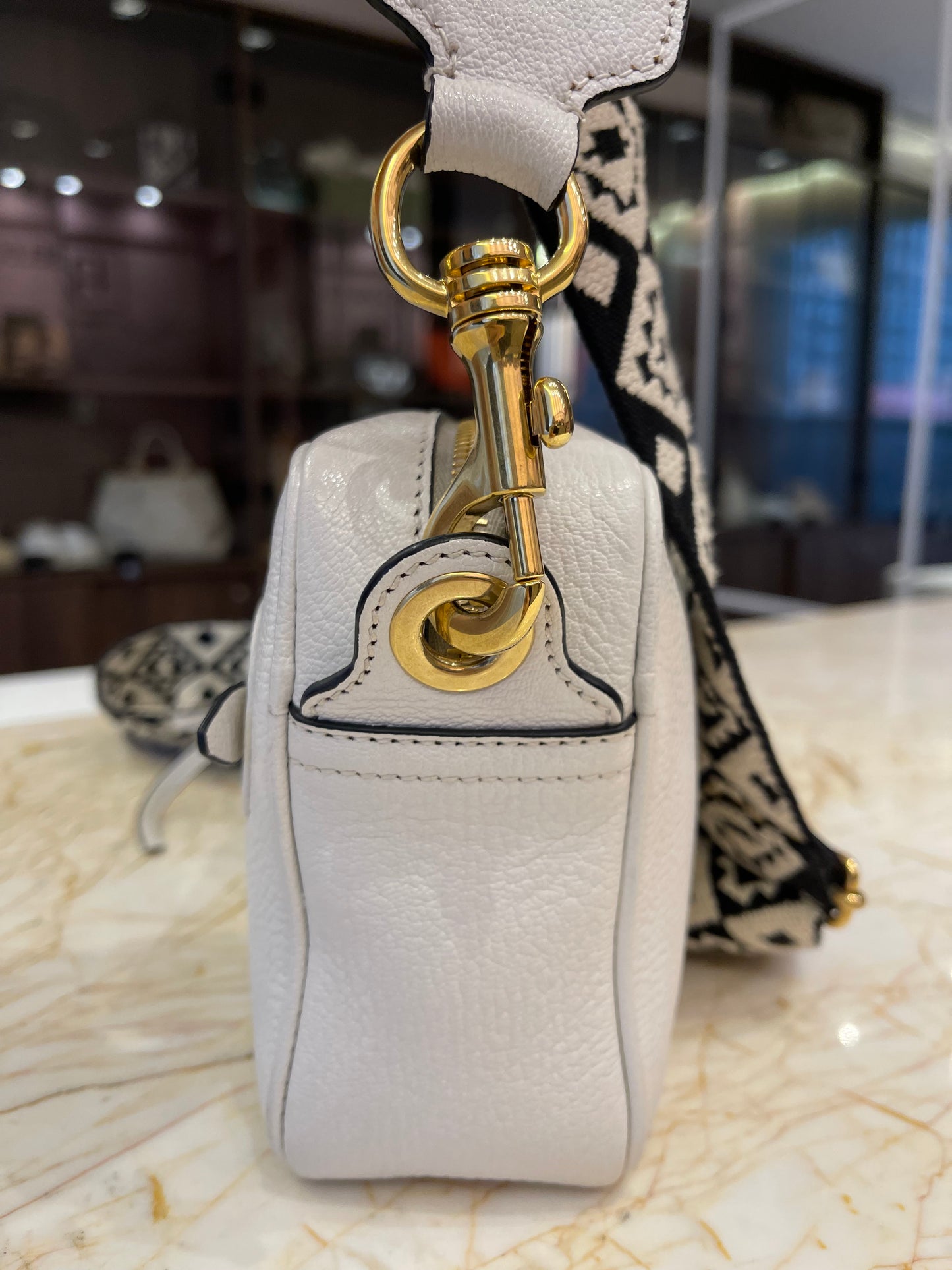 Miu Miu Madras Camera Bag em Couro Branco