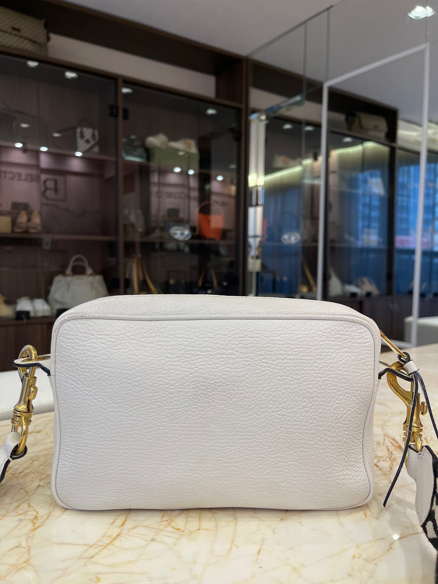 Miu Miu Madras Camera Bag em Couro Branco
