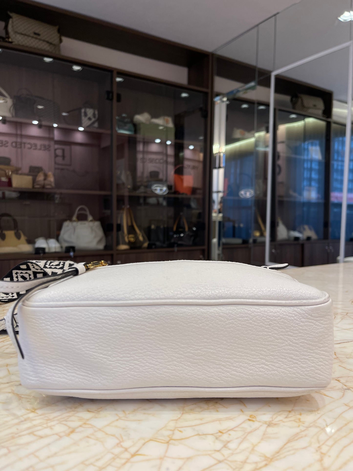 Miu Miu Madras Camera Bag em Couro Branco