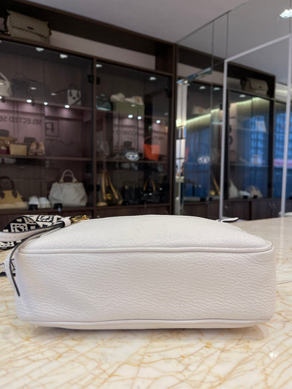 Miu Miu Madras Camera Bag em Couro Branco