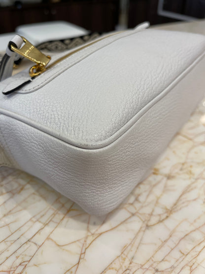 Miu Miu Madras Camera Bag em Couro Branco
