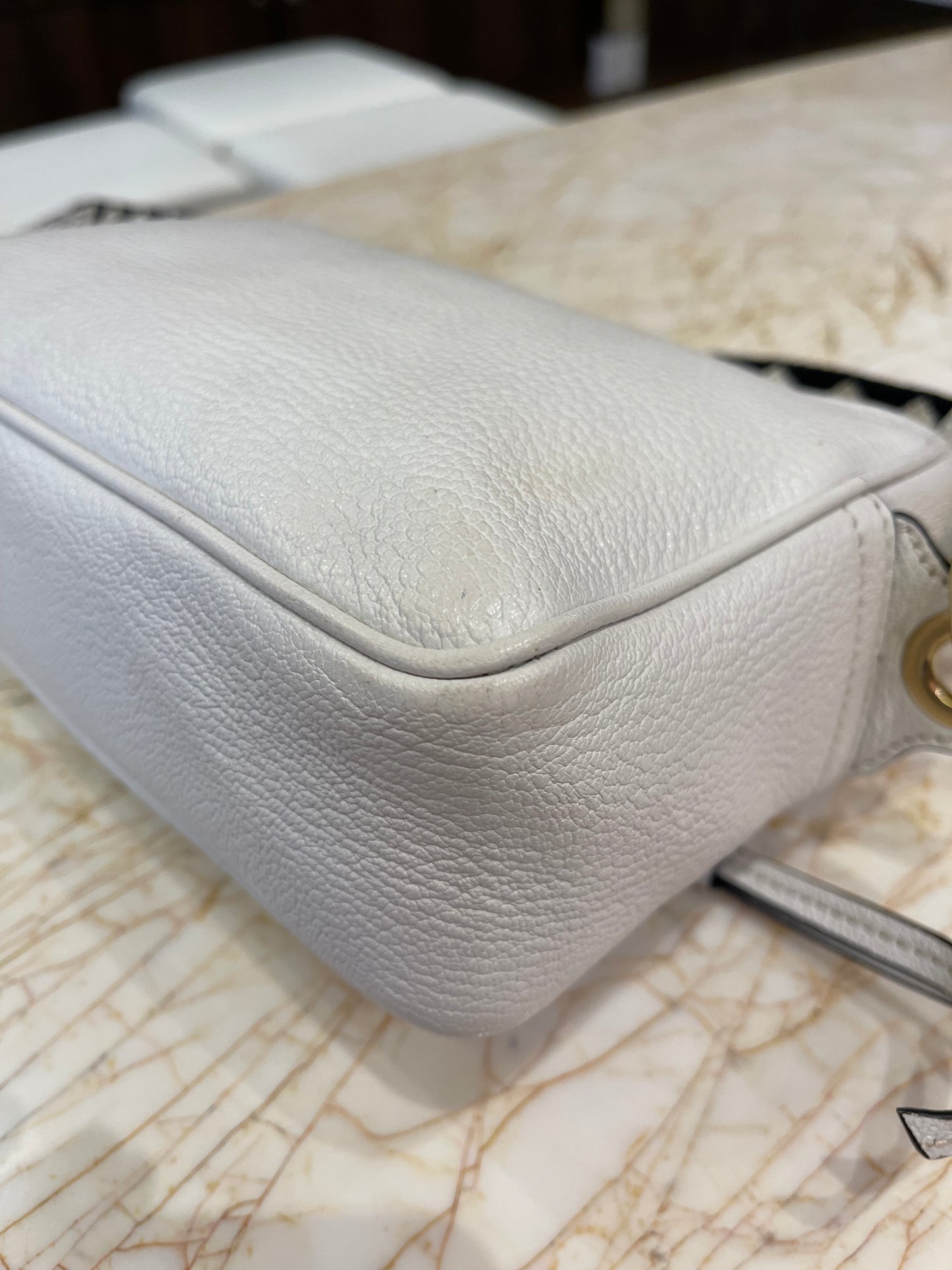 Miu Miu Madras Camera Bag em Couro Branco