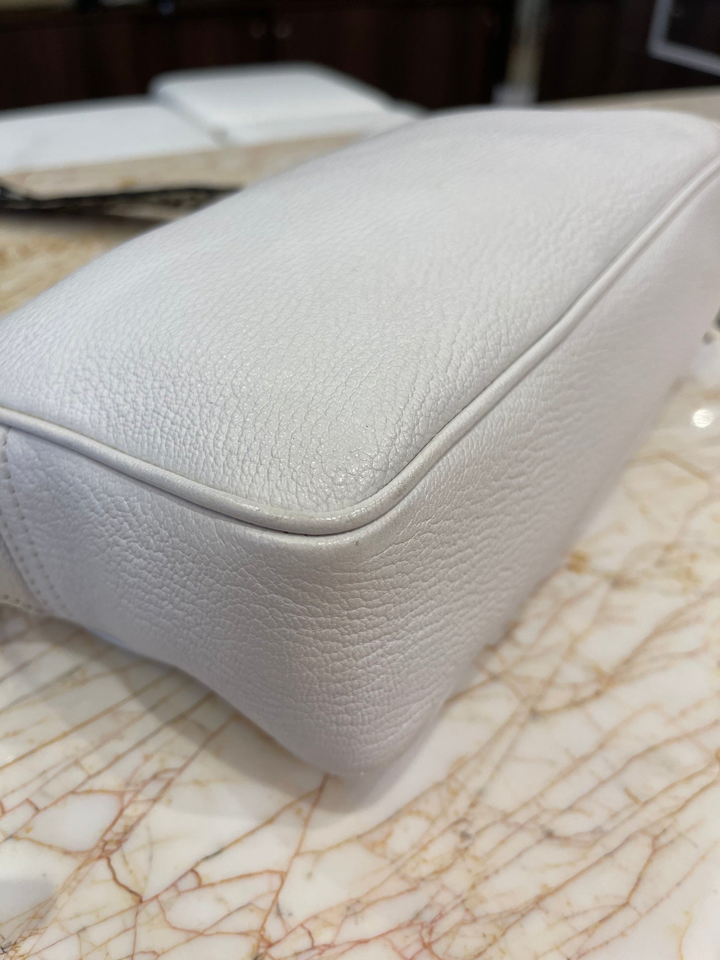 Miu Miu Madras Camera Bag em Couro Branco