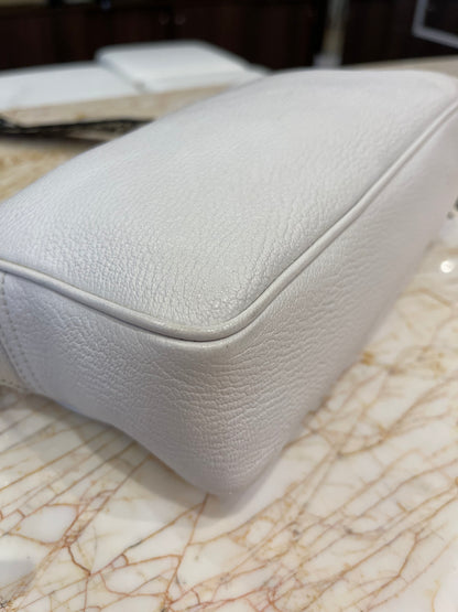 Miu Miu Madras Camera Bag em Couro Branco