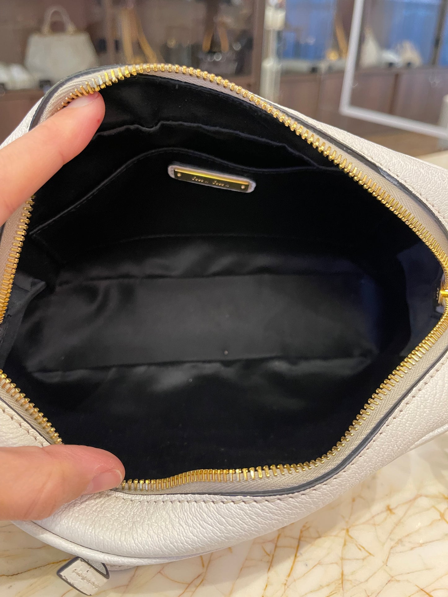 Miu Miu Madras Camera Bag em Couro Branco