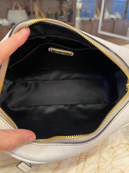 Miu Miu Madras Camera Bag em Couro Branco