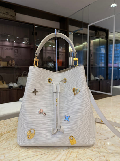 Louis Vuitton Néo Noé Love Lock em Couro EPI Branco