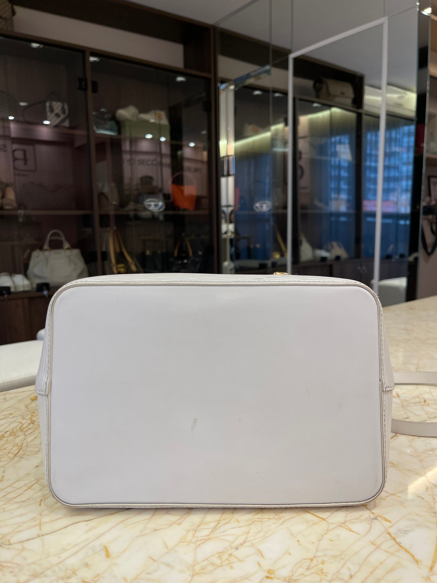 Louis Vuitton Néo Noé Love Lock em Couro EPI Branco