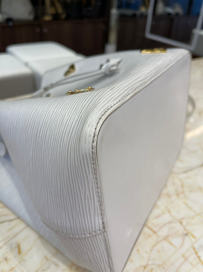 Louis Vuitton Néo Noé Love Lock em Couro EPI Branco