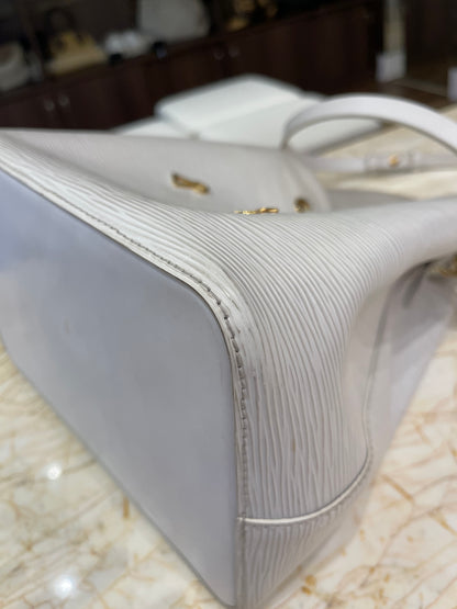 Louis Vuitton Néo Noé Love Lock em Couro EPI Branco