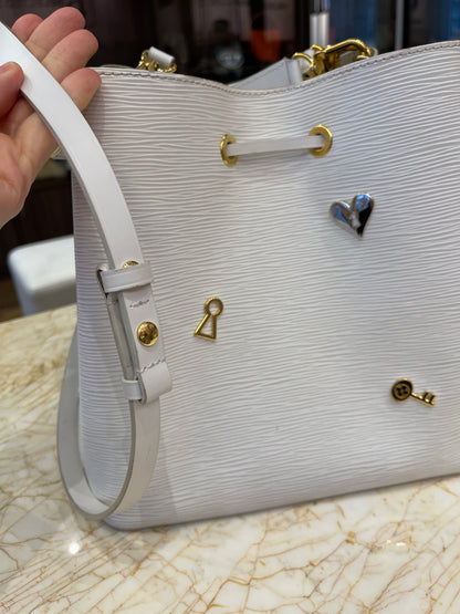 Louis Vuitton Néo Noé Love Lock em Couro EPI Branco