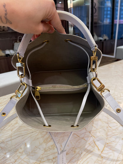 Louis Vuitton Néo Noé Love Lock em Couro EPI Branco