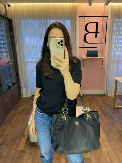 Prada Soft Calf Shoulder Bag em Couro Preto