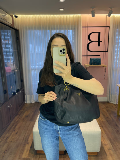Prada Soft Calf Shoulder Bag em Couro Preto