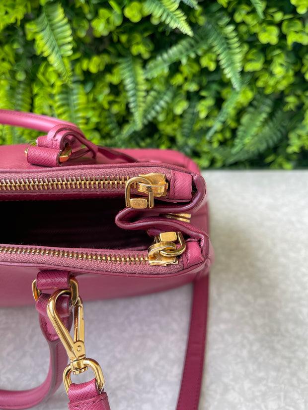 Prada Galleria Couro Saffiano Small Rosa