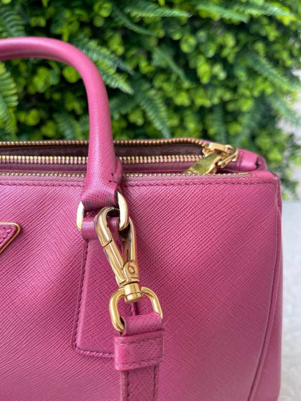 Prada Galleria Couro Saffiano Small Rosa