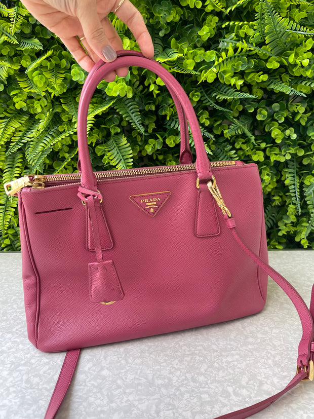 Prada Galleria Couro Saffiano Small Rosa