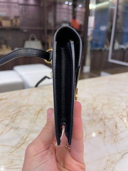 Saint Laurent Cassandre Leather Preto