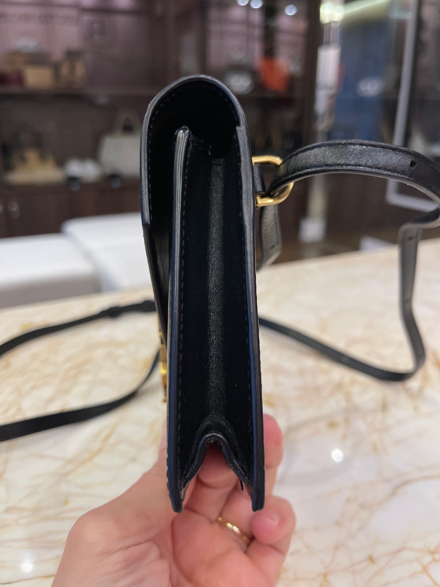 Saint Laurent Cassandre Leather Preto