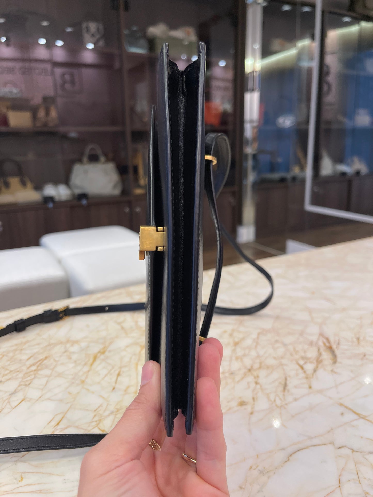 Saint Laurent Cassandre Leather Preto