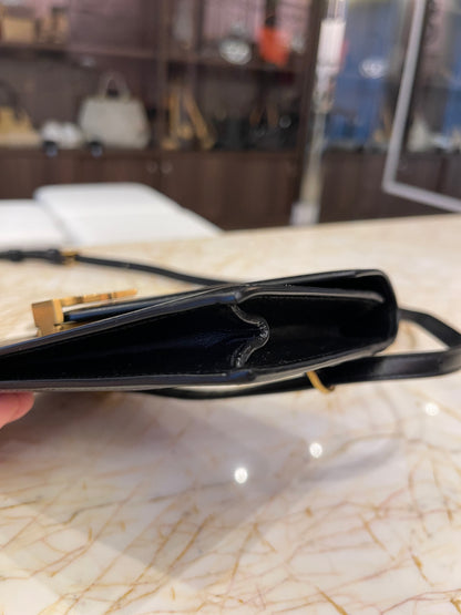 Saint Laurent Cassandre Leather Preto