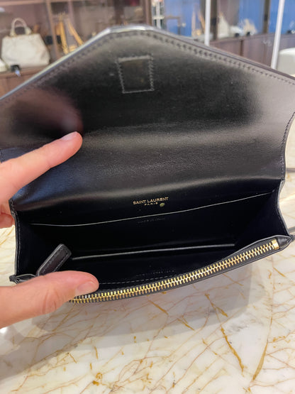 Saint Laurent Cassandre Leather Preto