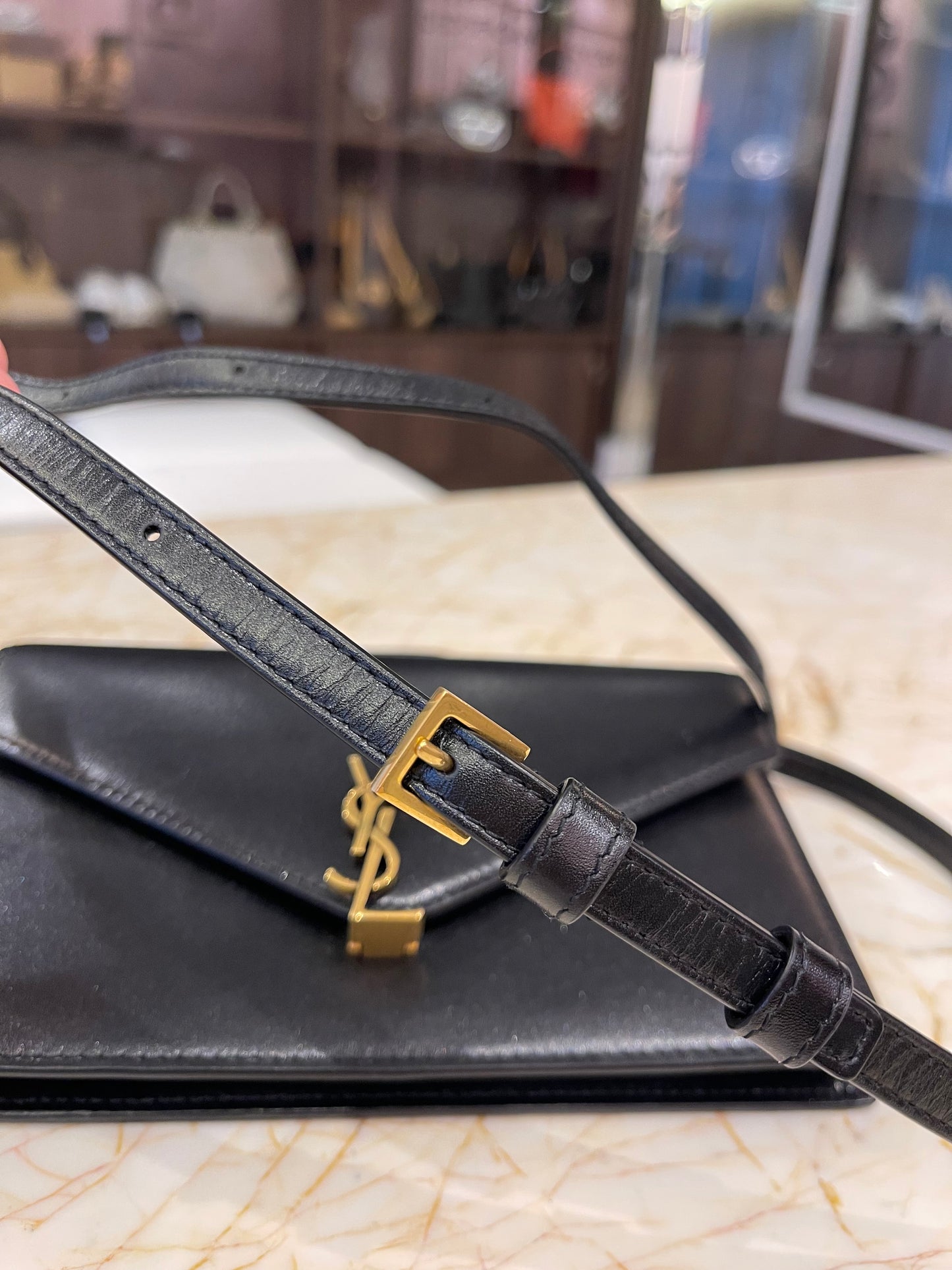 Saint Laurent Cassandre Leather Preto