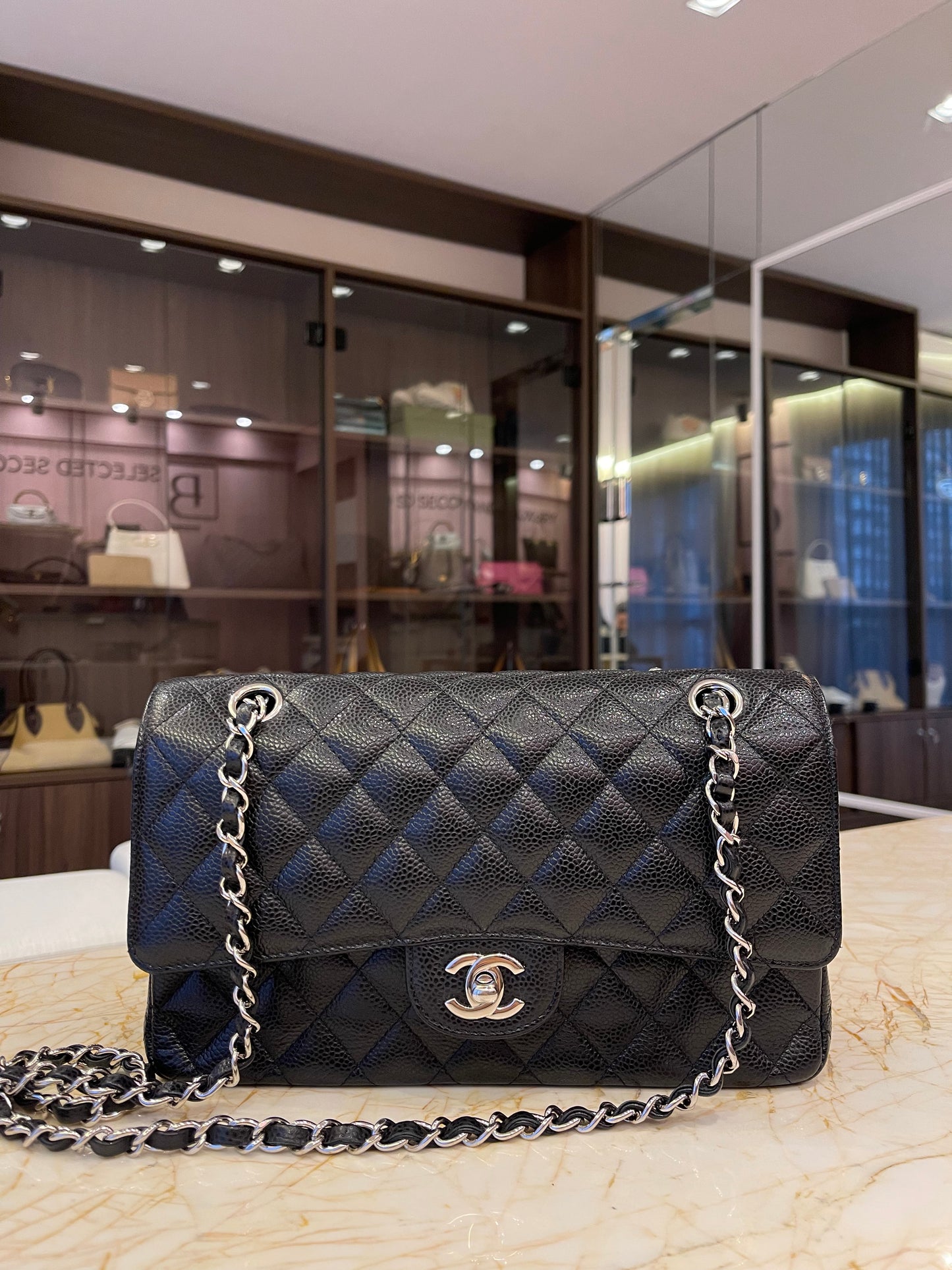 Chanel Classic Double Flap em Couro Caviar Preto