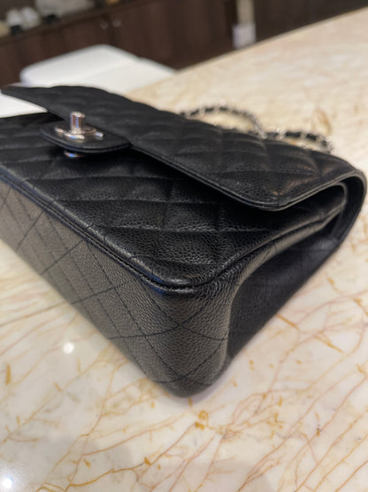 Chanel Classic Double Flap em Couro Caviar Preto