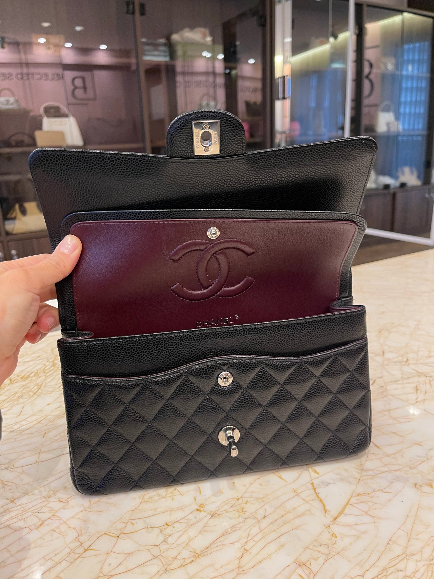 Chanel Classic Double Flap em Couro Caviar Preto