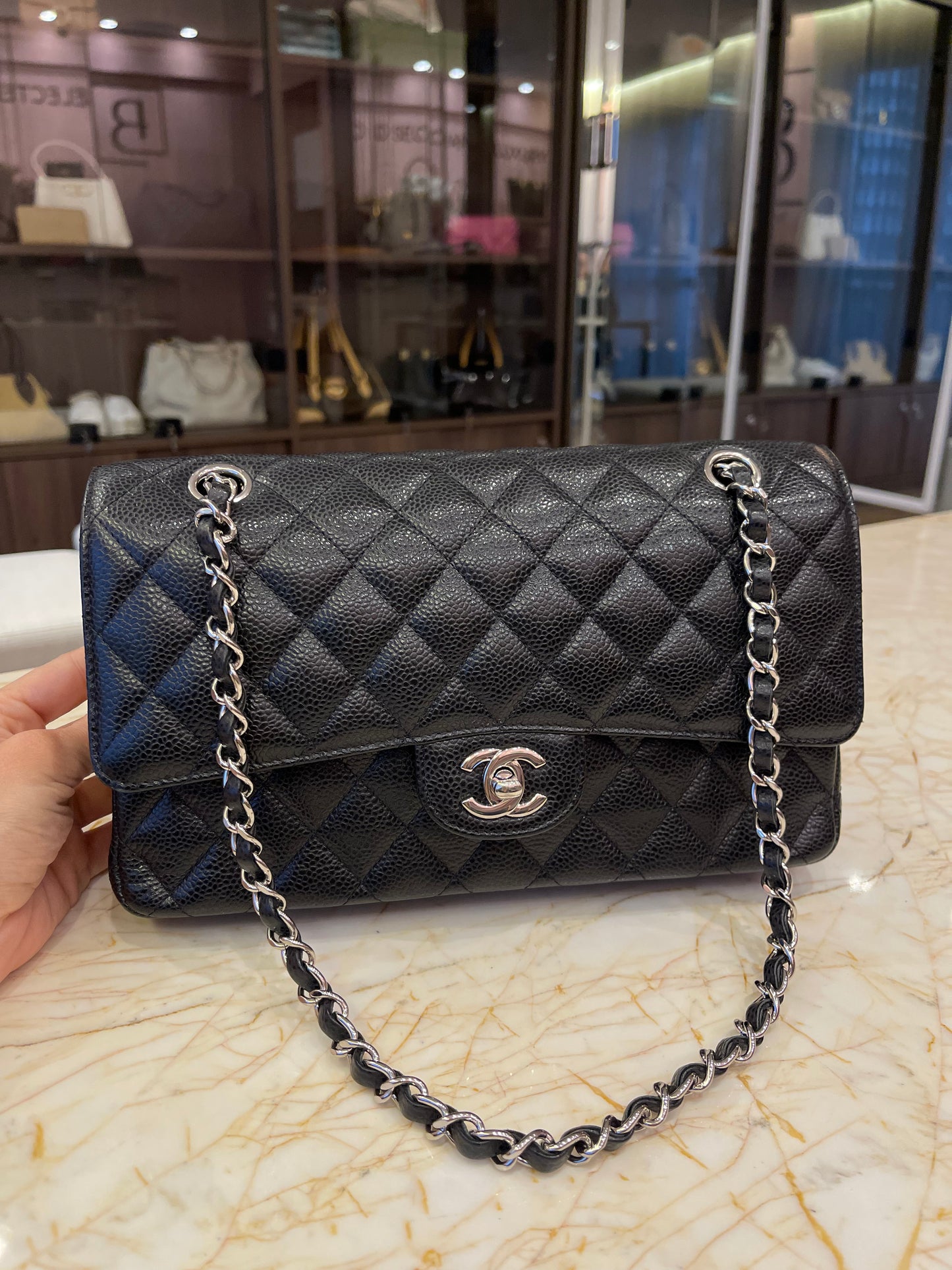 Chanel Classic Double Flap em Couro Caviar Preto