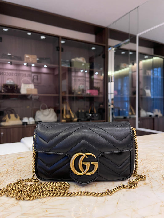 Gucci Mini Marmont em Matelassê Preto