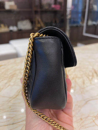Gucci Mini Marmont em Matelassê Preto