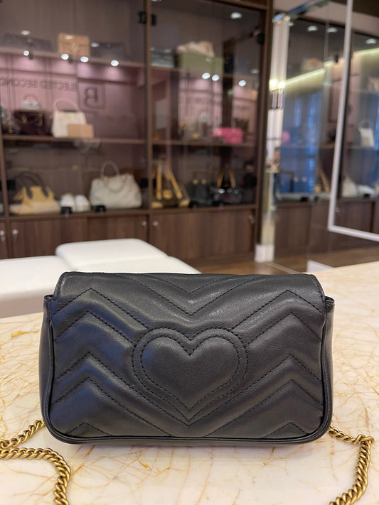 Gucci Mini Marmont em Matelassê Preto