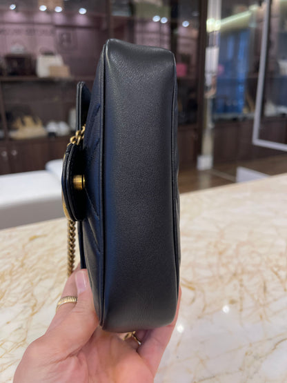 Gucci Mini Marmont em Matelassê Preto