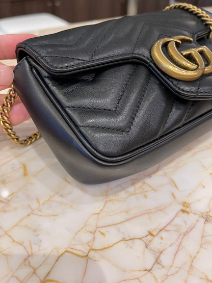 Gucci Mini Marmont em Matelassê Preto