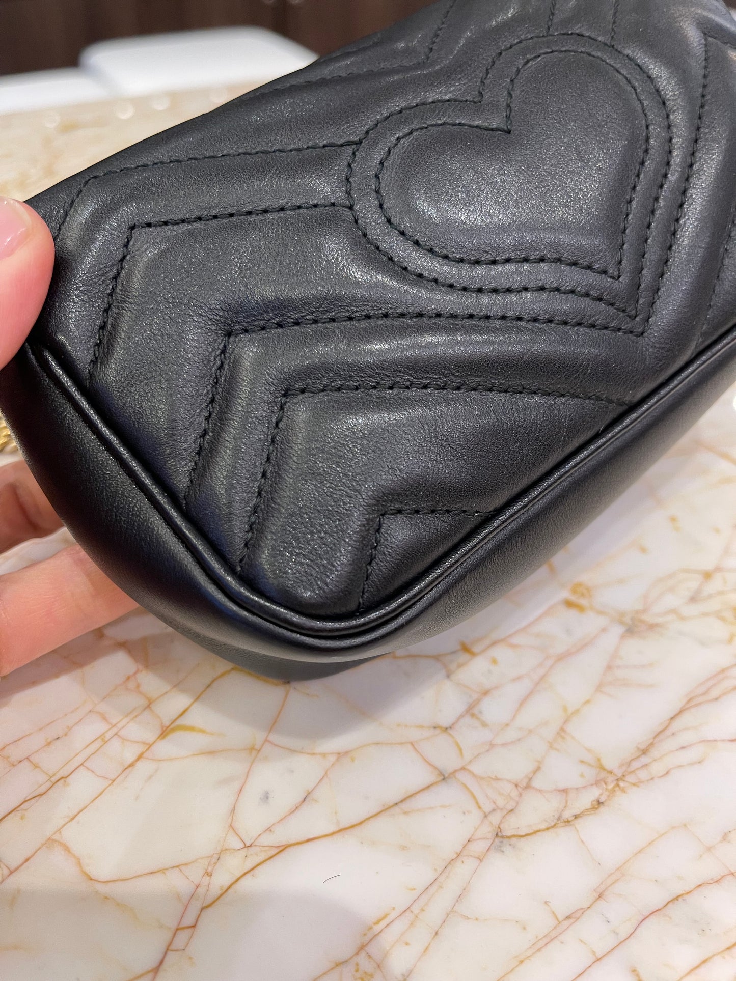 Gucci Mini Marmont em Matelassê Preto