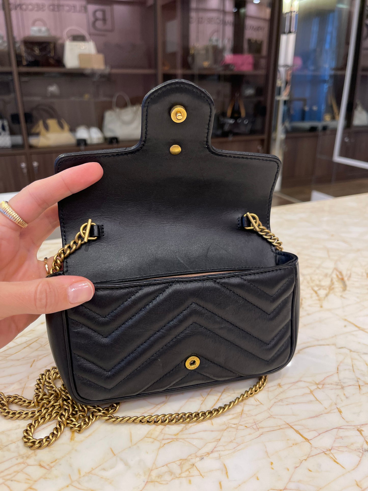 Gucci Mini Marmont em Matelassê Preto
