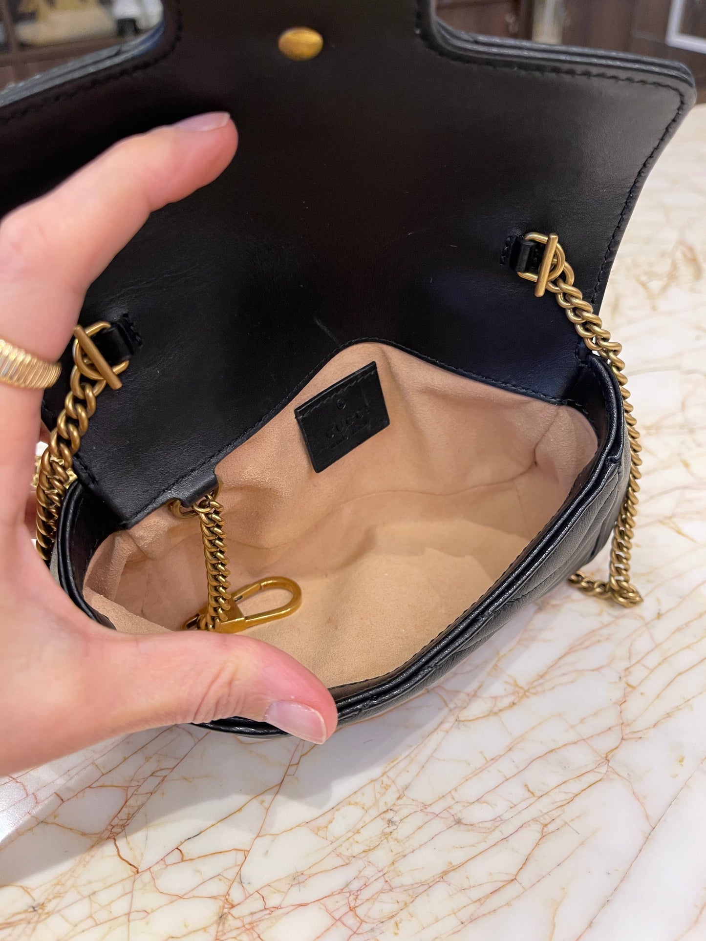 Gucci Mini Marmont em Matelassê Preto