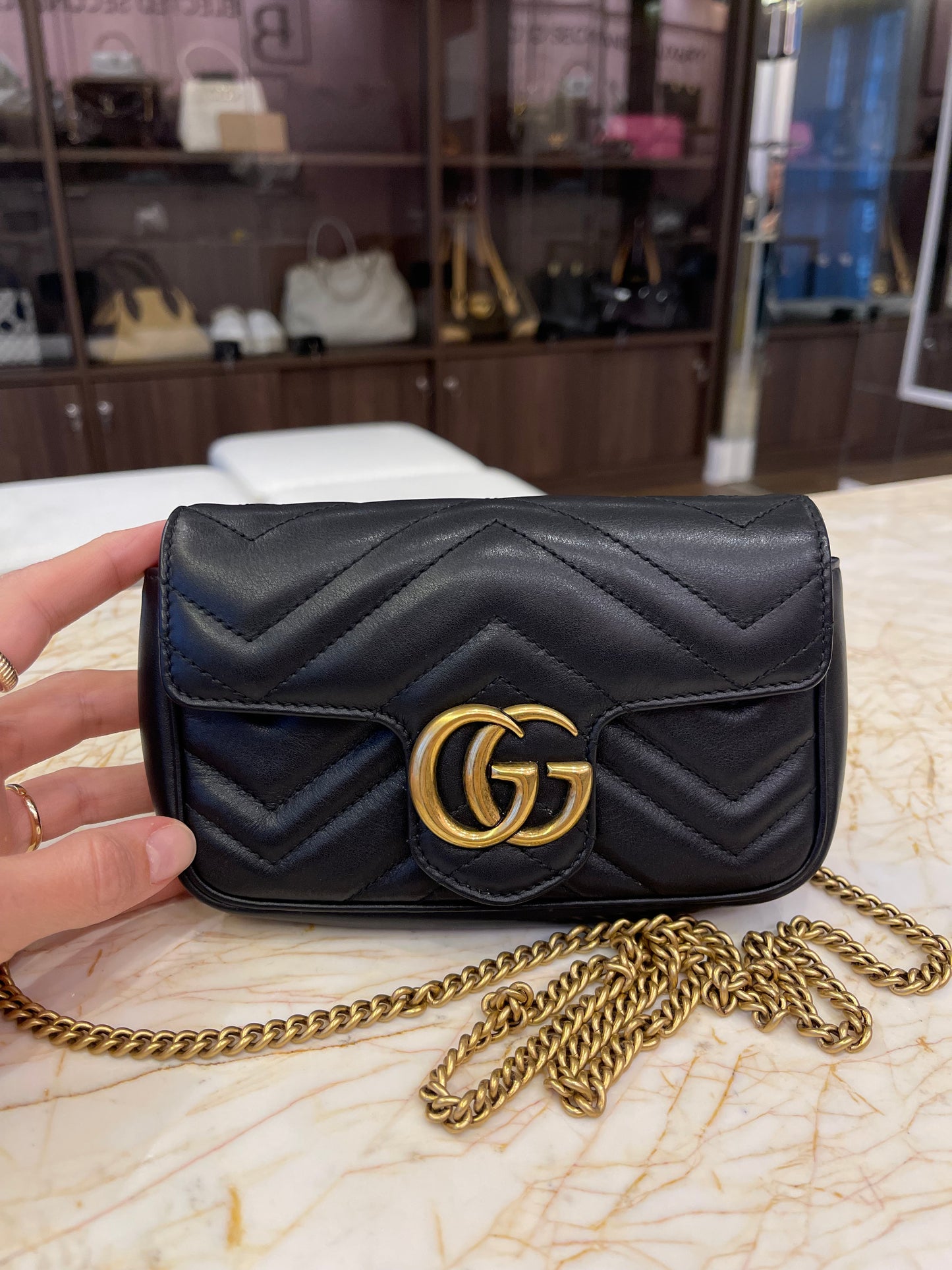 Gucci Mini Marmont em Matelassê Preto