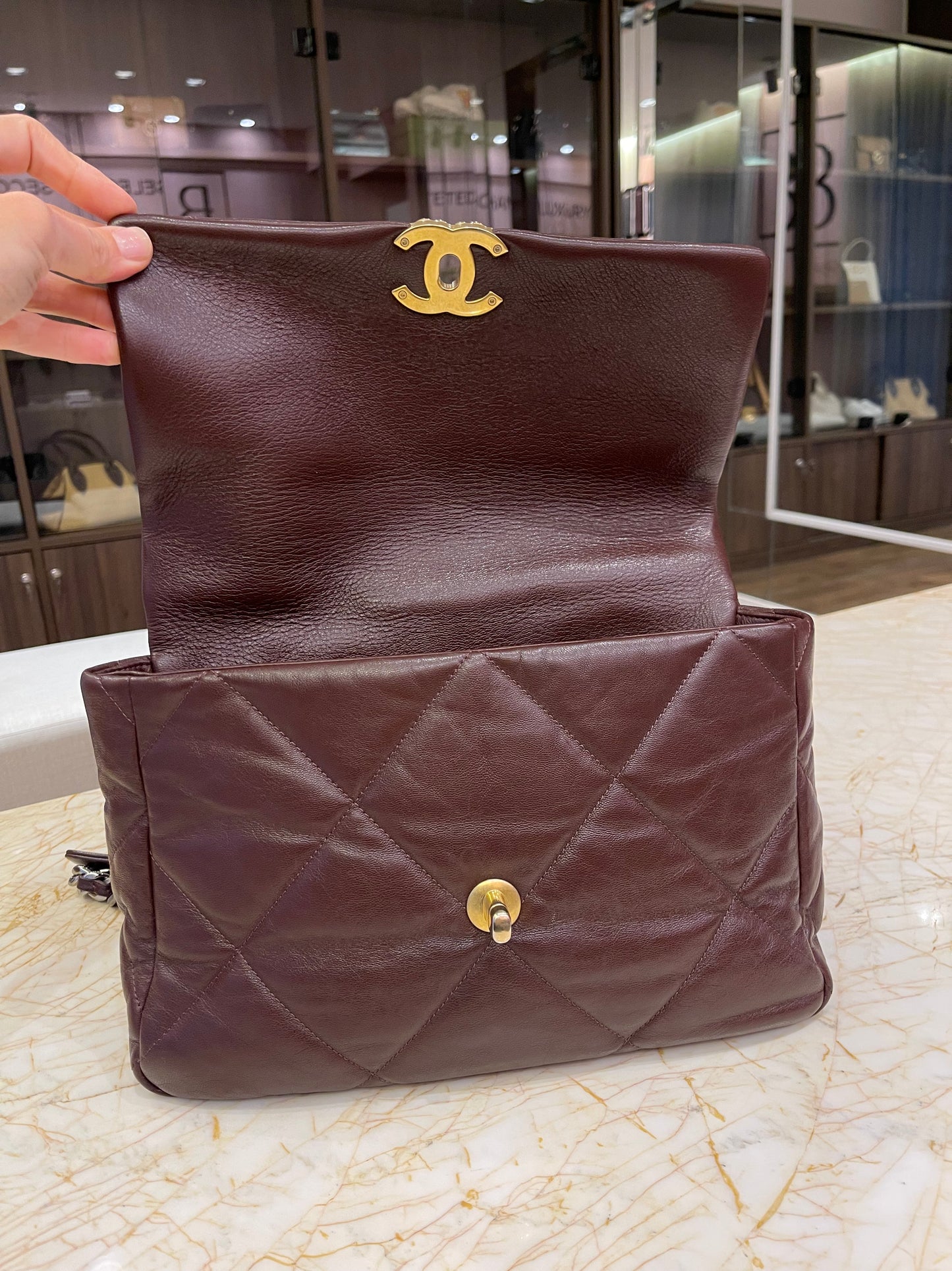 Chanel 19 em Couro Matelassê Vinho